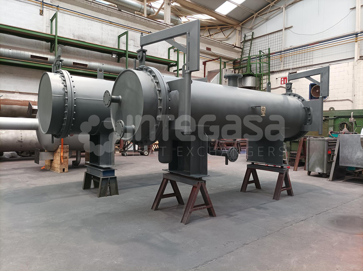 NH3 flooded evaporators with internal separator