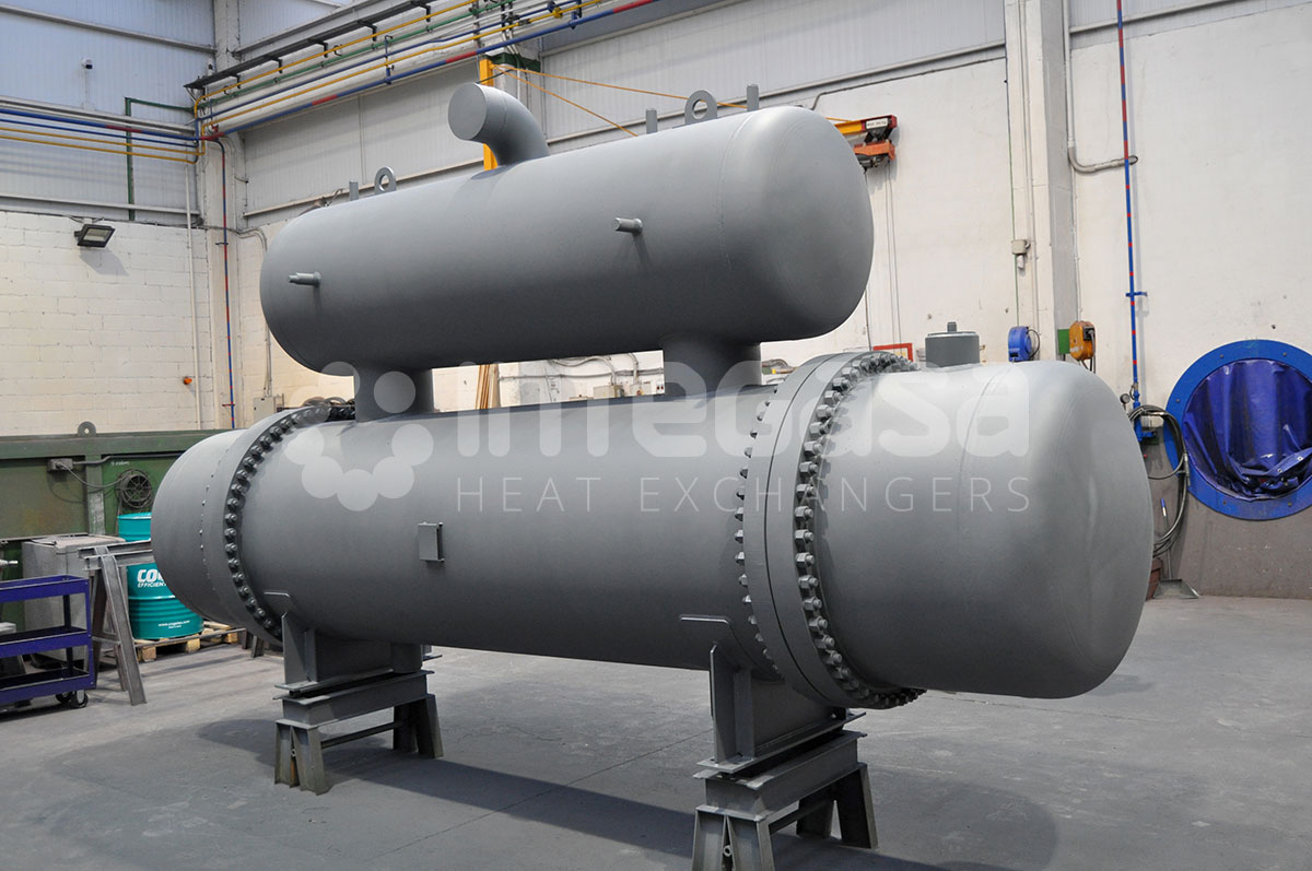High pressure shell and tube heat exchanger